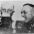 Gley_and_Hering_drinking_beer