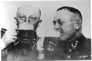 Gley_and_Hering_drinking_beer